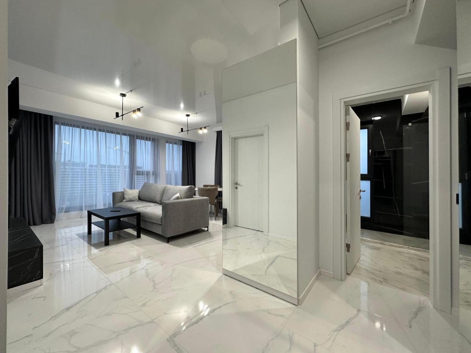 Koya Tower By The Lake Apartments Mamaia Exterior photo