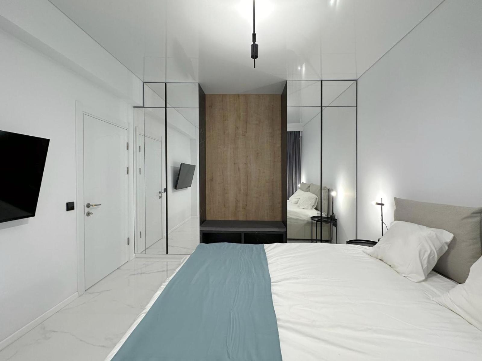 Koya Tower By The Lake Apartments Mamaia Exterior photo