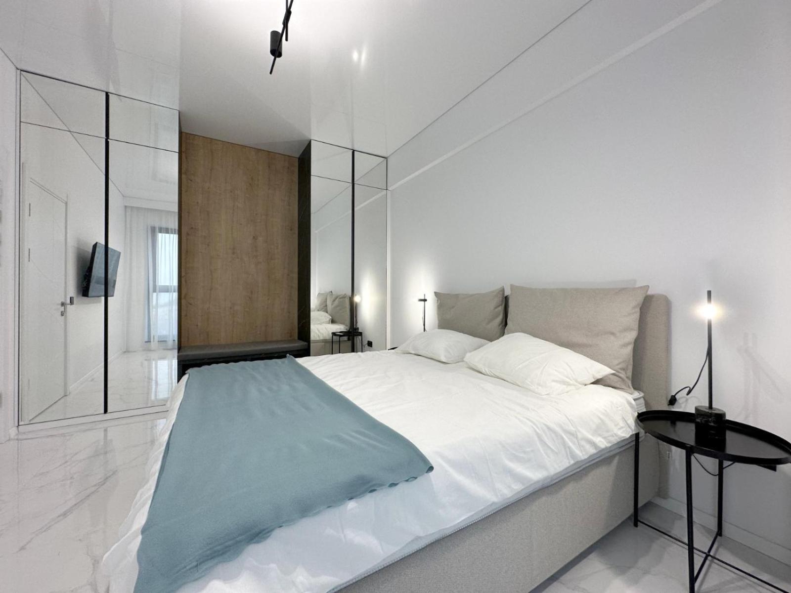 Koya Tower By The Lake Apartments Mamaia Exterior photo