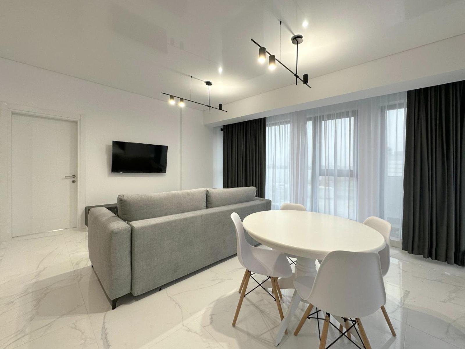 Koya Tower By The Lake Apartments Mamaia Exterior photo