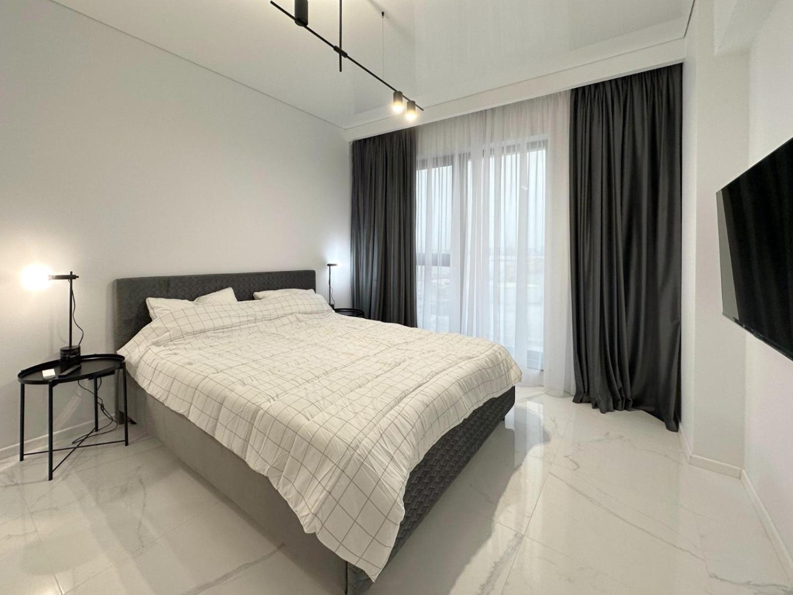 Koya Tower By The Lake Apartments Mamaia Exterior photo