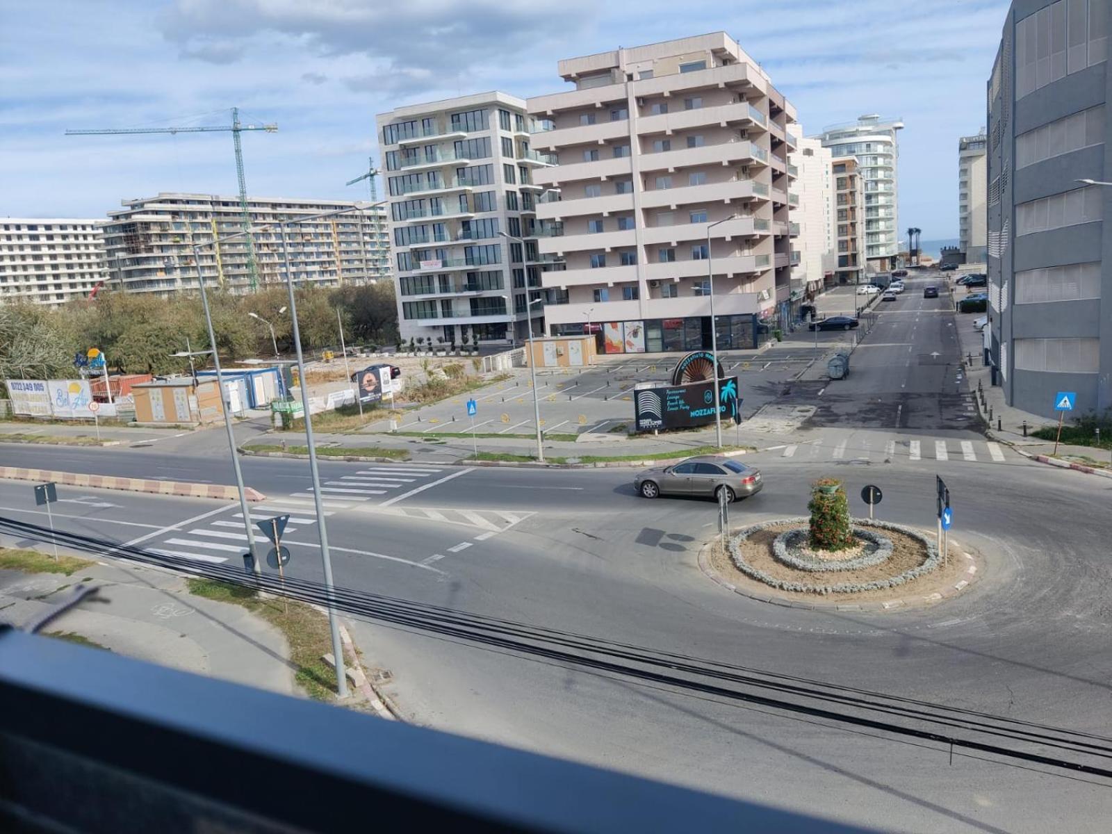 Koya Tower By The Lake Apartments Mamaia Exterior photo