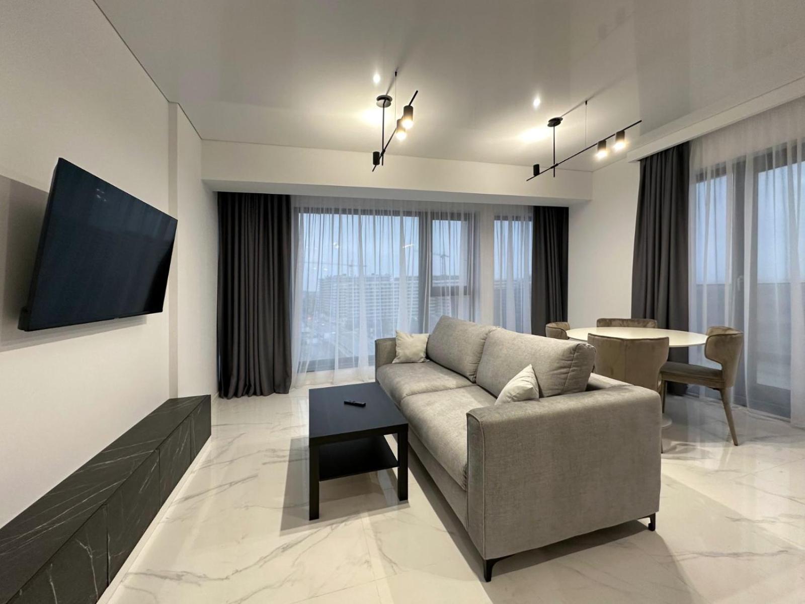Koya Tower By The Lake Apartments Mamaia Exterior photo