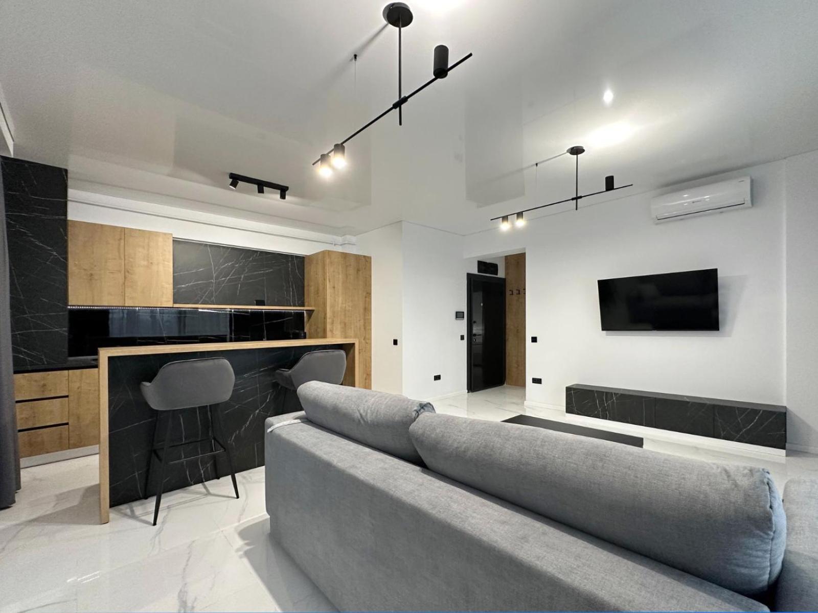 Koya Tower By The Lake Apartments Mamaia Exterior photo